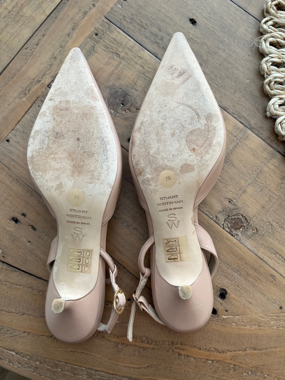 Stuart Weitzman Beige/Blush Pointed-Toe Women’s Slingback Kitten Heels with Bow. - Picture 5 of 6